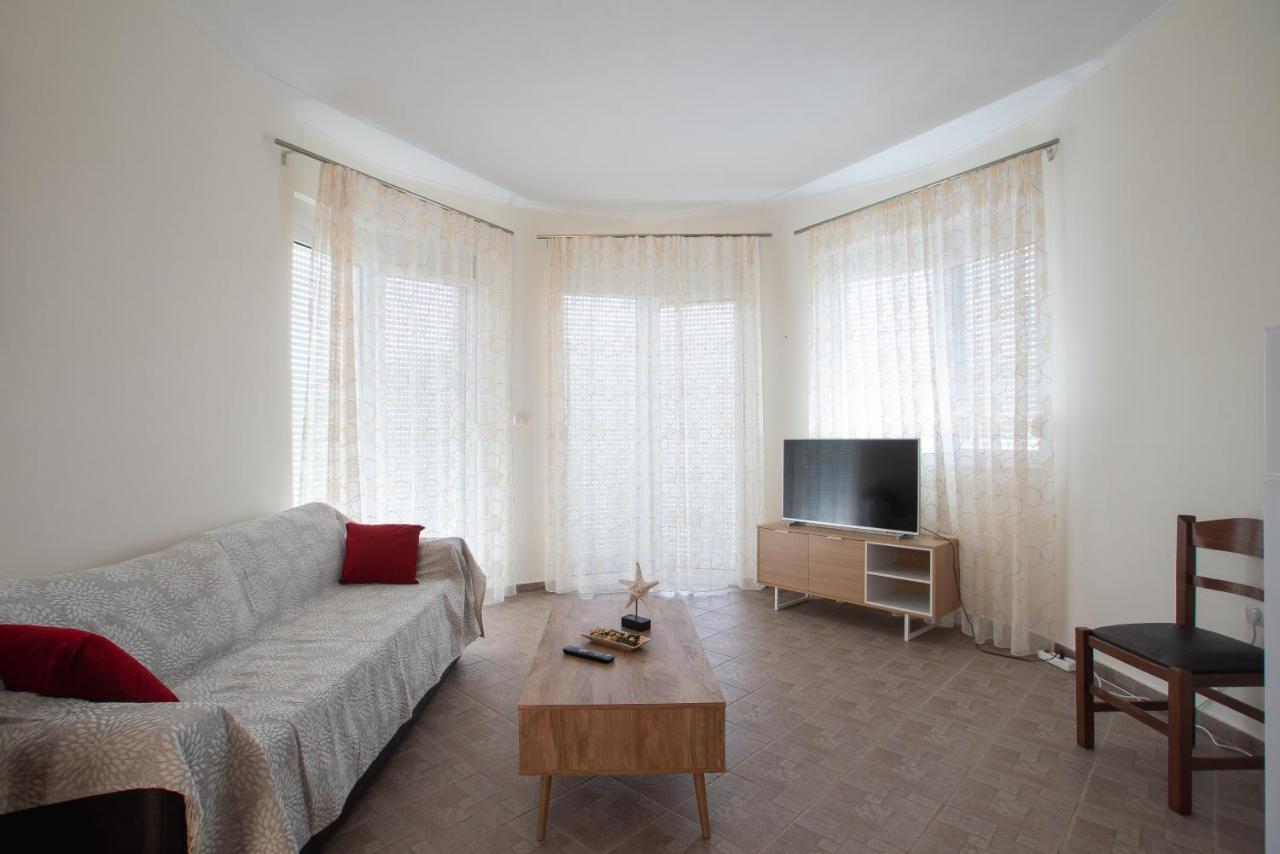 Pigeon House Apartment Plataria Exterior photo